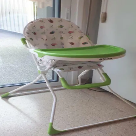 Sunny Family By The 度假居 利马索尔