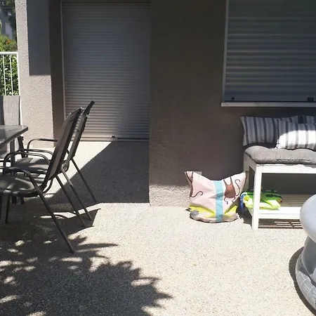 Sunny Family By The Nyaraló Limassol