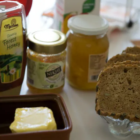 Sunny Family By The Holiday home