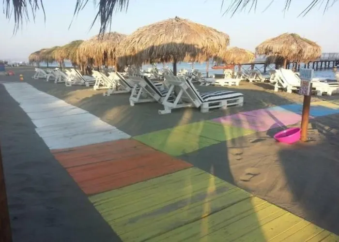 Sunny Family By The Сasa de vacaciones